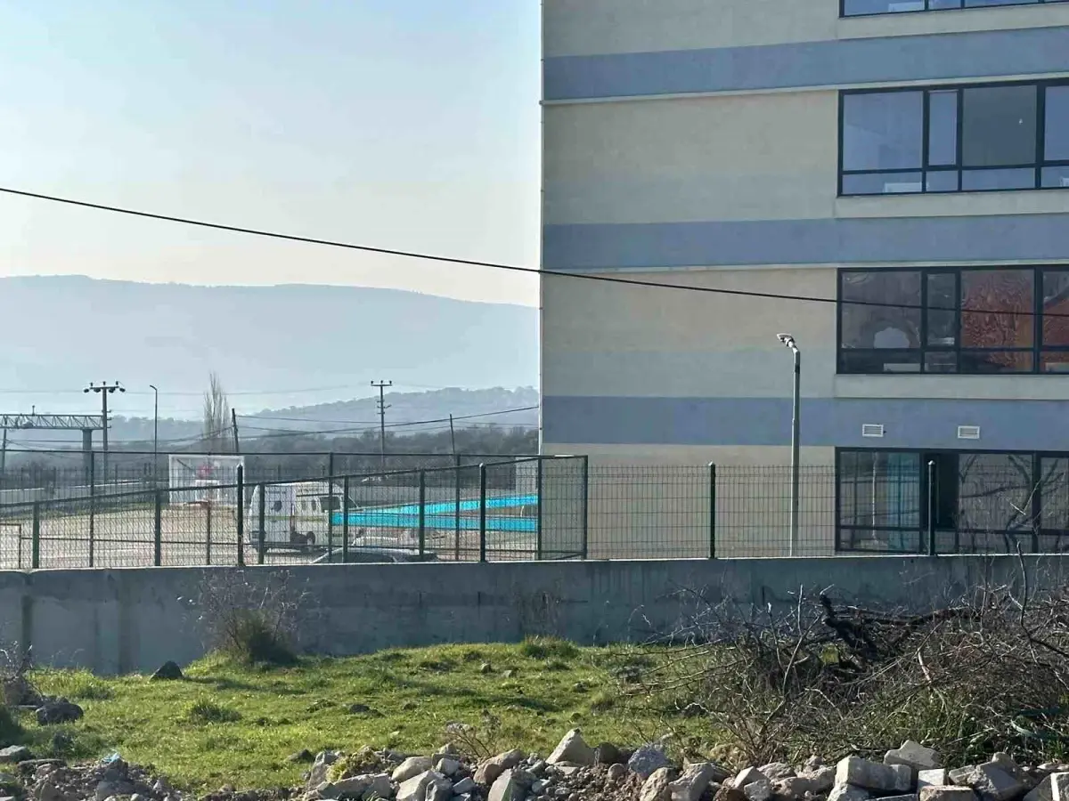 Çanakkale\'de lise öğrencisi okulun 3. katından atlayarak hayatını kaybetti