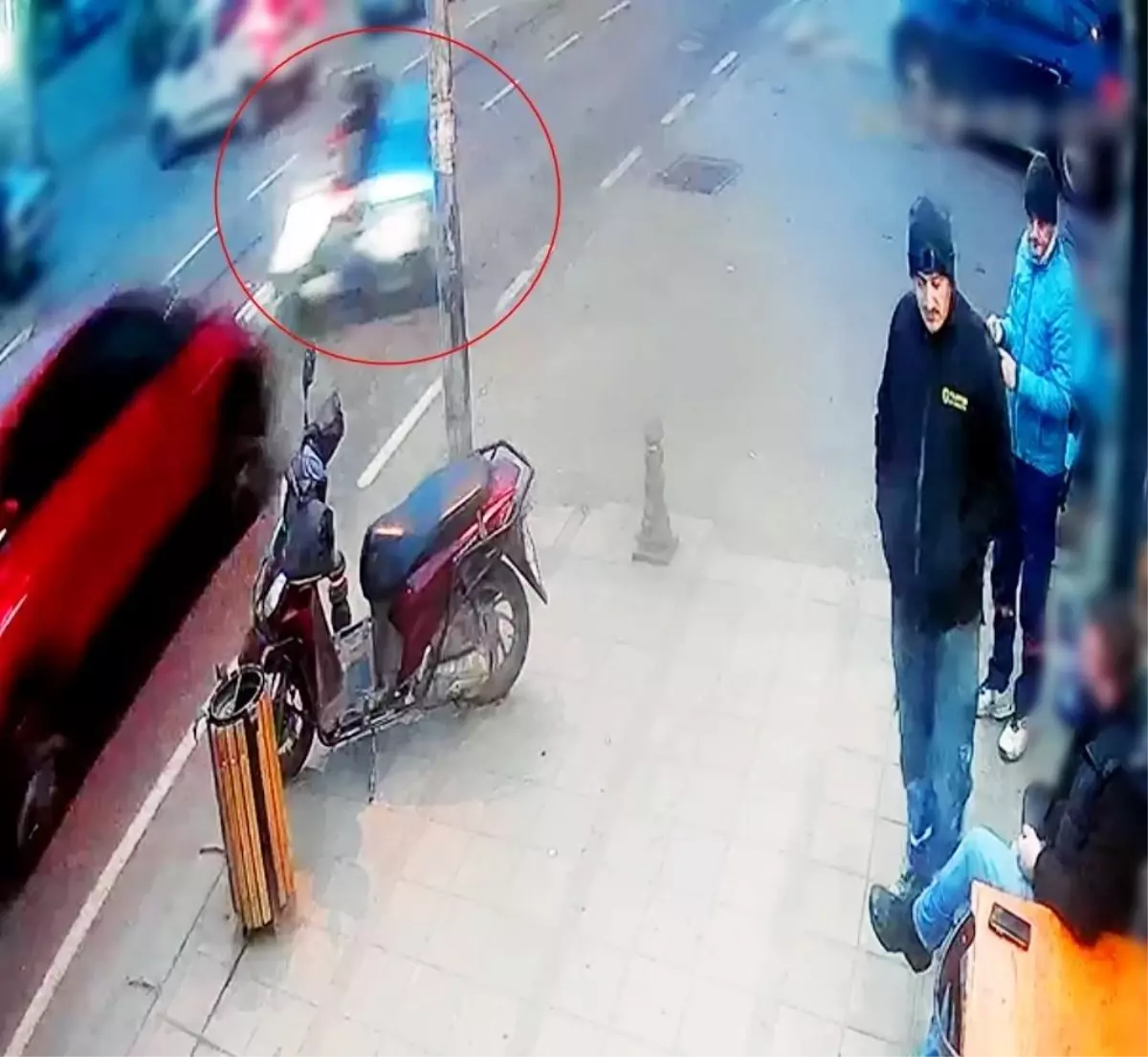 Çorlu\'da Motosikletli Kurye Kaza Geçirdi