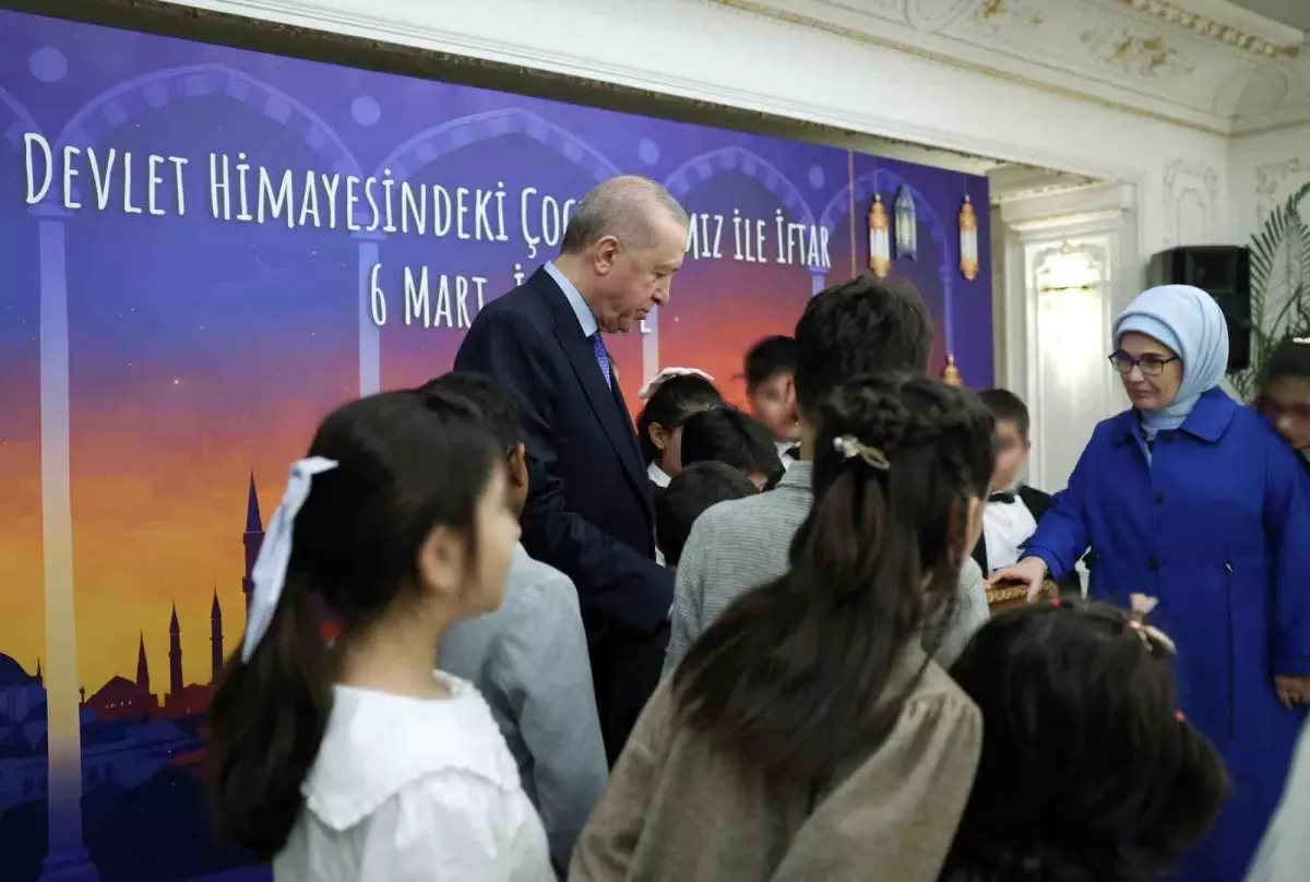 Cumhurbaşkanı Erdoğan, devlet himayesindeki çocuklarla gönül sofrasında buluştu