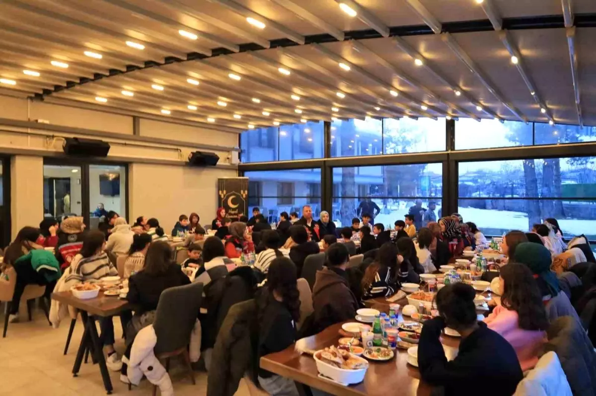 Erzincan\'da Dünya Yetimler Günü İftarı