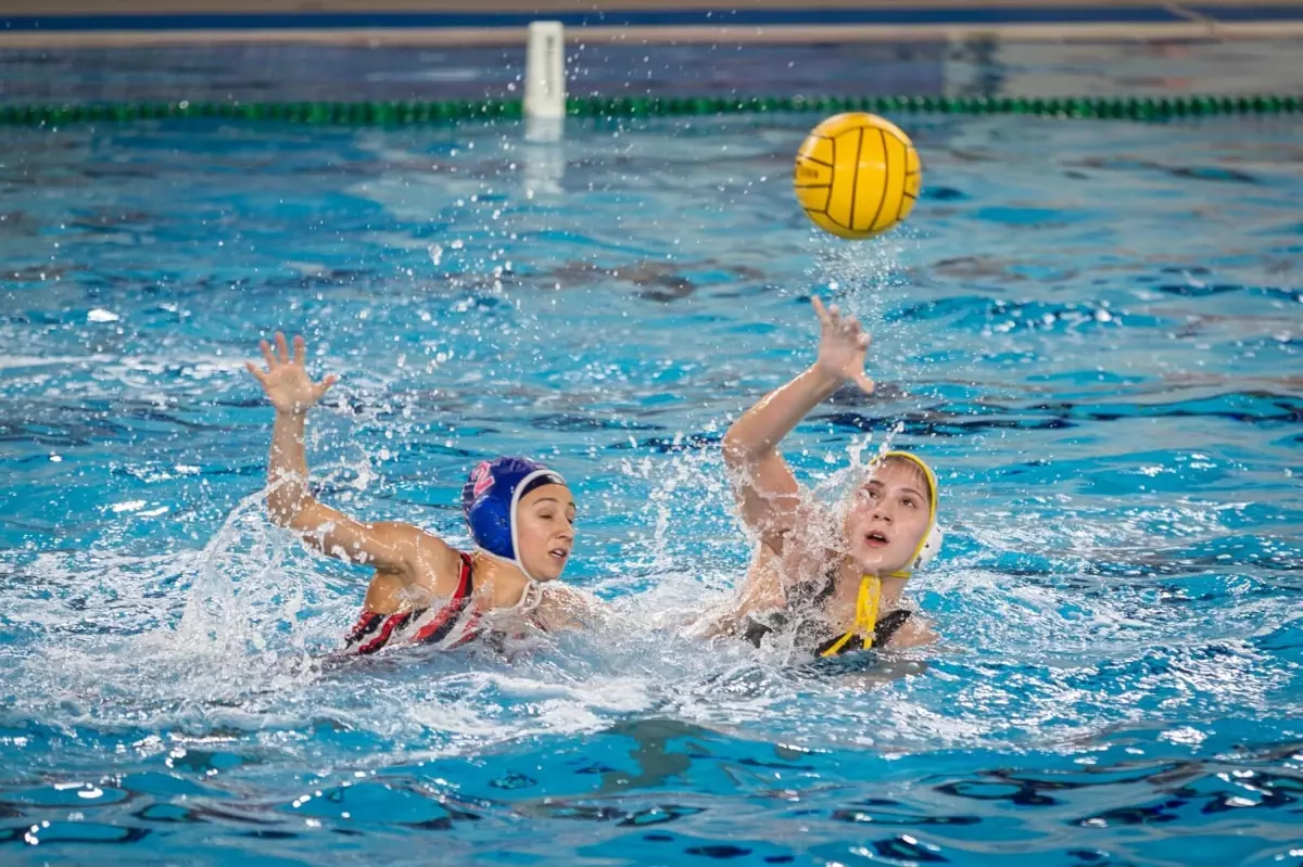 İzmir\'de Avrupa Kadınlar Sutopu Şampiyonası Heyecanı