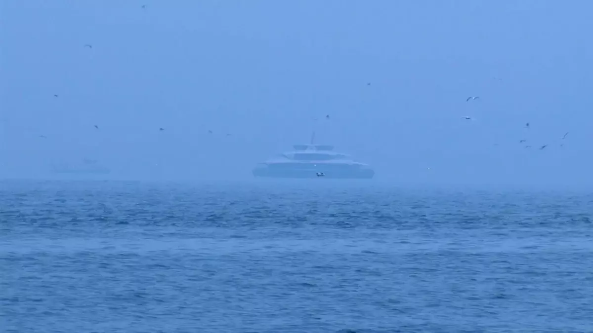 İstanbul Boğazı\'nda sis etkili oluyor