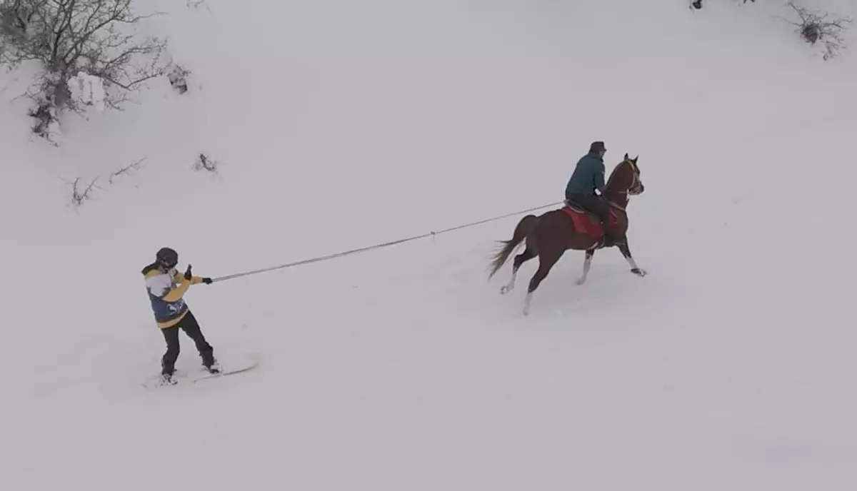 Erzincan\'da Atlı Snowboard Etkinliği!