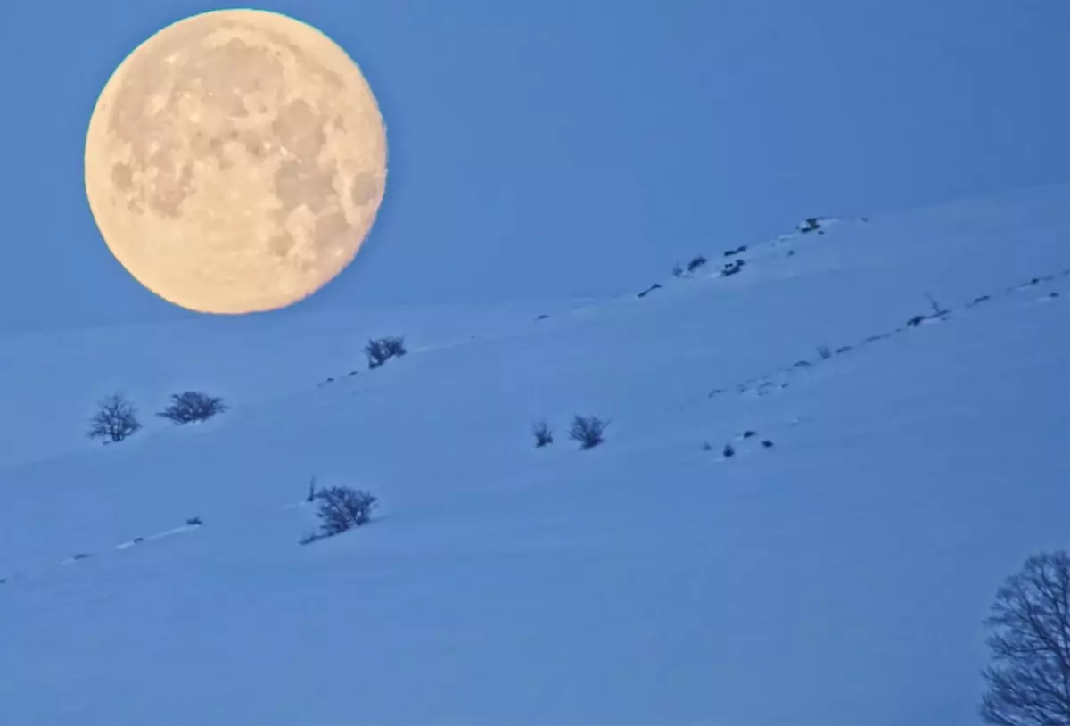 Bitlis\'te Dolunayın Eşsiz Görüntüsü