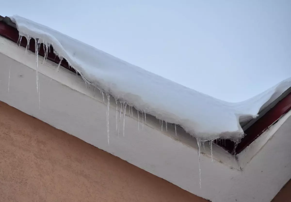 Kars\'ta Buz Sarkıtları Tehlikesi