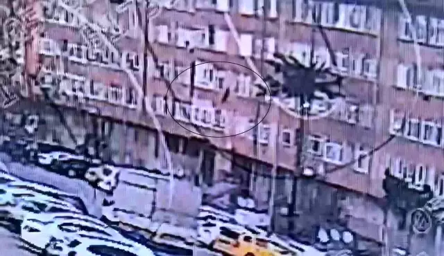 5. kattan balıklama atladı! Korkunç olay kamerada