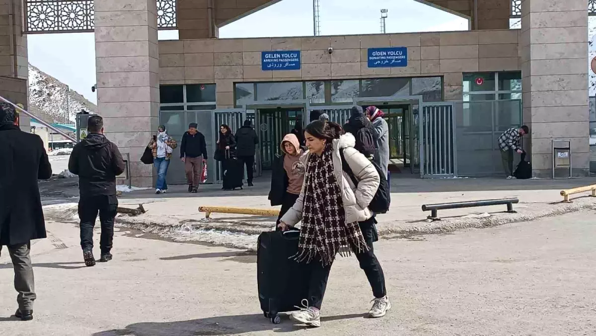 İranlılar, savaş nedeniyle ülkelerine dönüyor