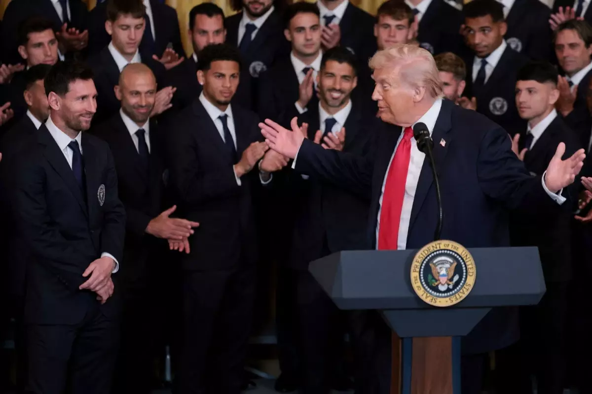 Tepki yağıyor! Milyonlarca hayranı Messi\'nin Trump\'a yaptığı hareketle şok oldu 