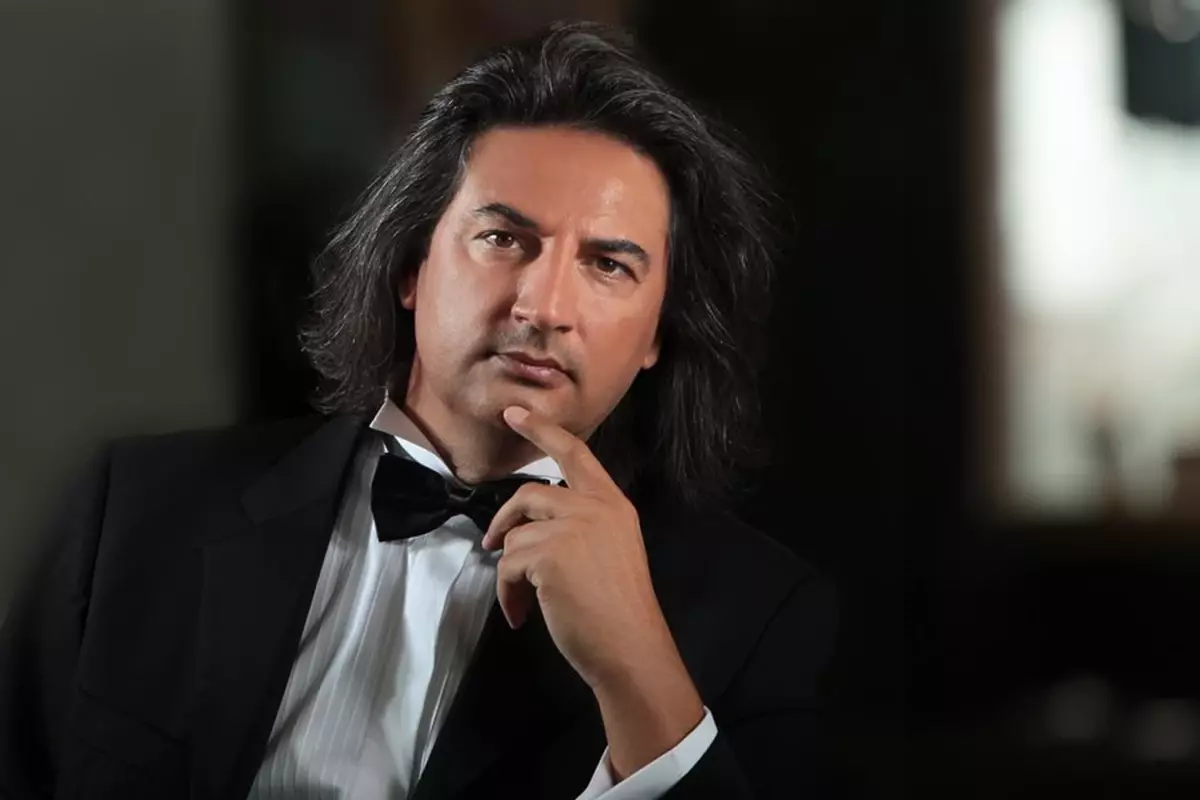 Ünlü şarkıcı Çelik\'ten Ramazan günü mest eden hareket