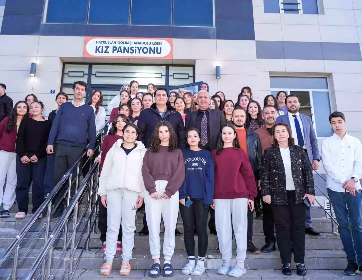 Yılmaz, gençlerle iftar sofrasında buluştu