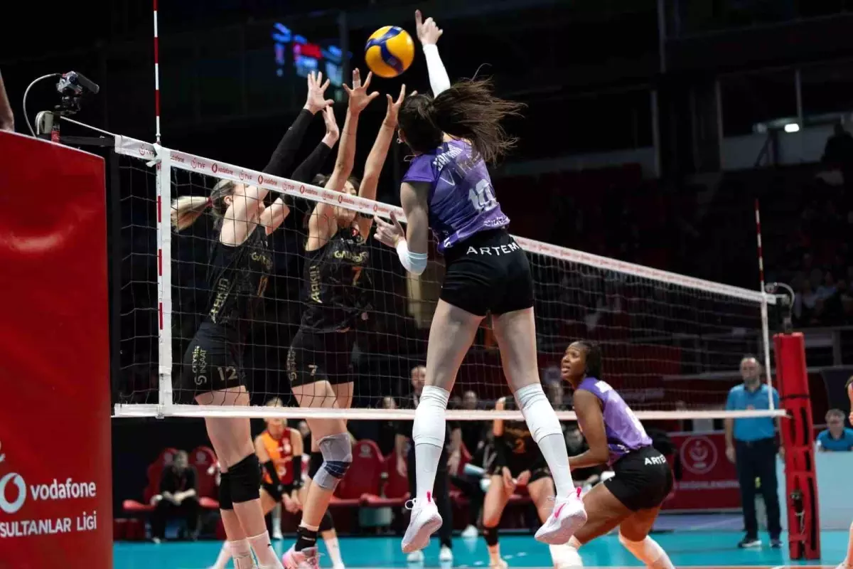 Eczacıbaşı Dynavit Galatasaray\'ı Mağlup Etti