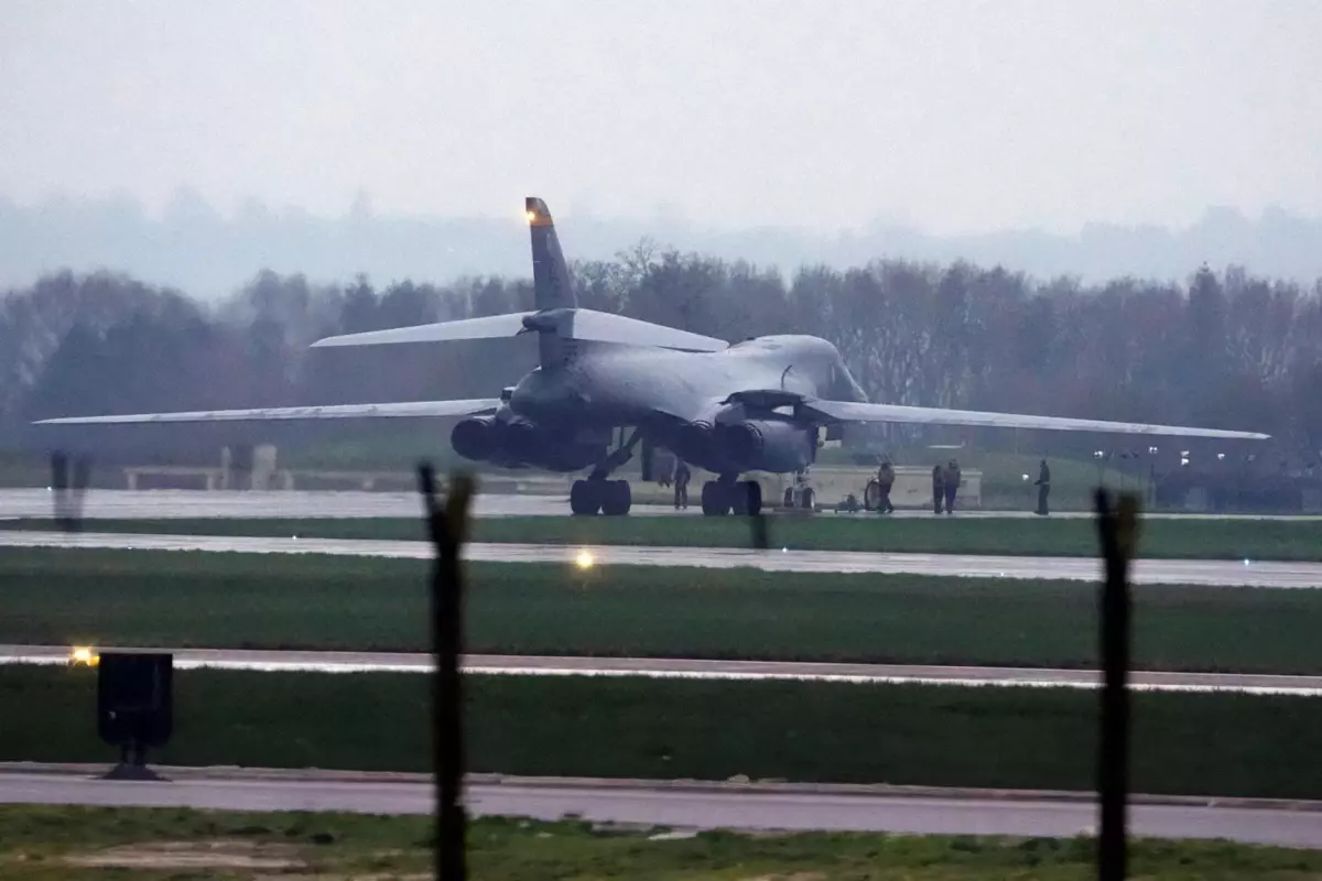 Savaş büyüyor! Avrupa ülkesi kapıları açtı, ölüm makinesi üsse indi