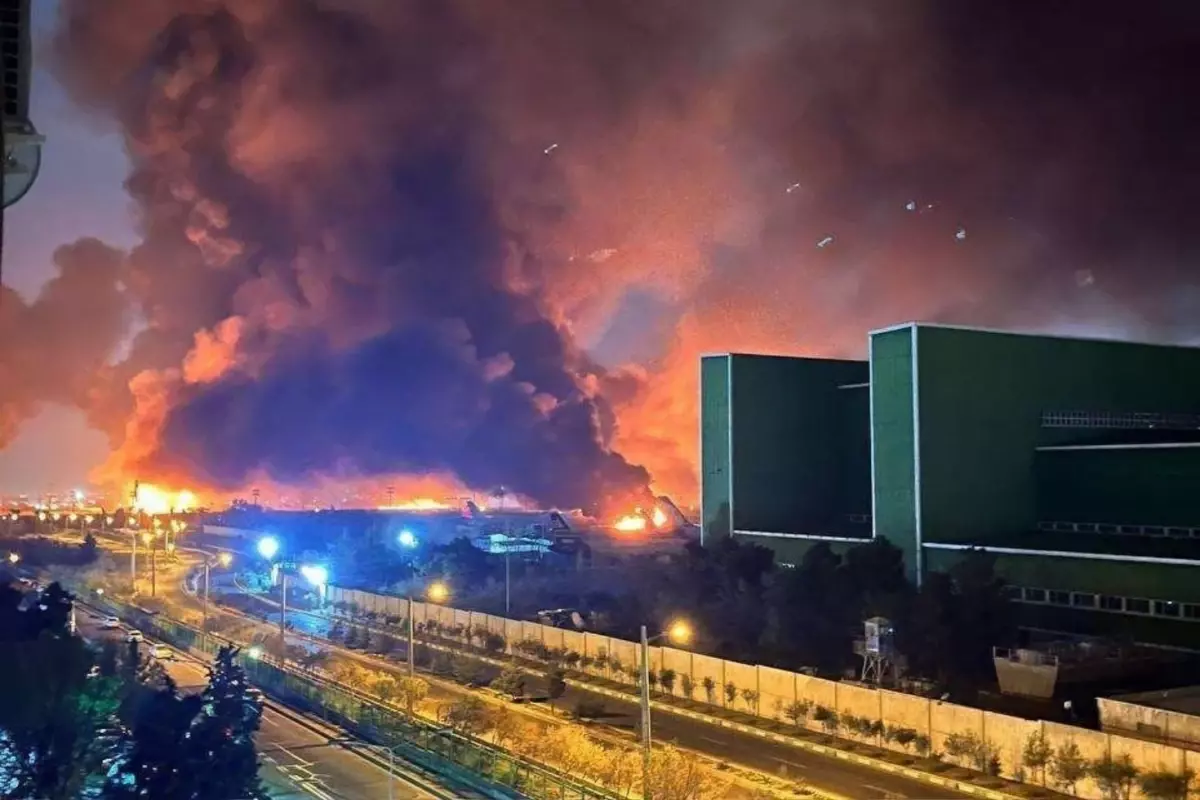 ABD ve İsrail\'den İran\'a yeni hava saldırısı! Tahran\'da şiddetli patlamalar yaşanıyor