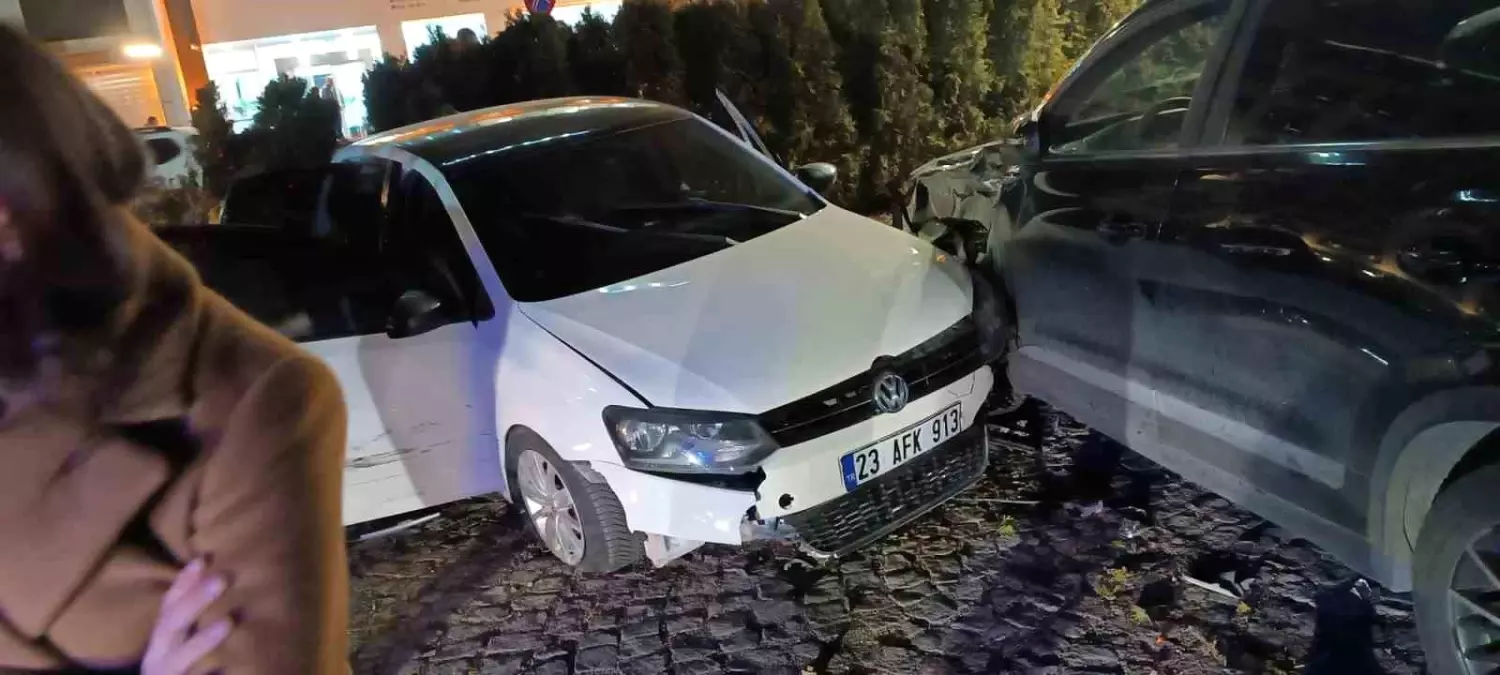 Bingöl\'de Trafik Kazası: 4 Yaralı