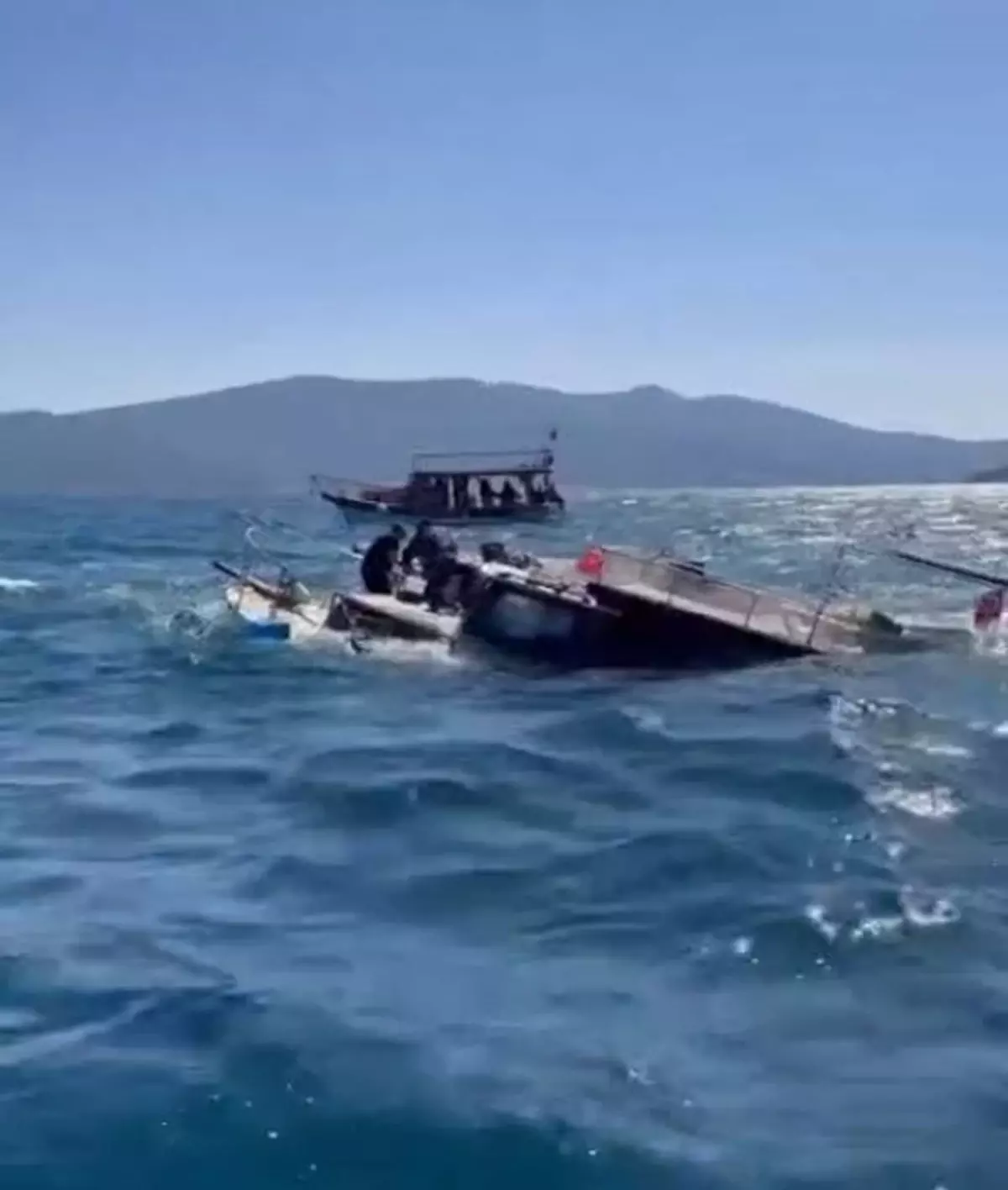 Bodrum\'da Yarı Batık Tekne Kurtarıldı