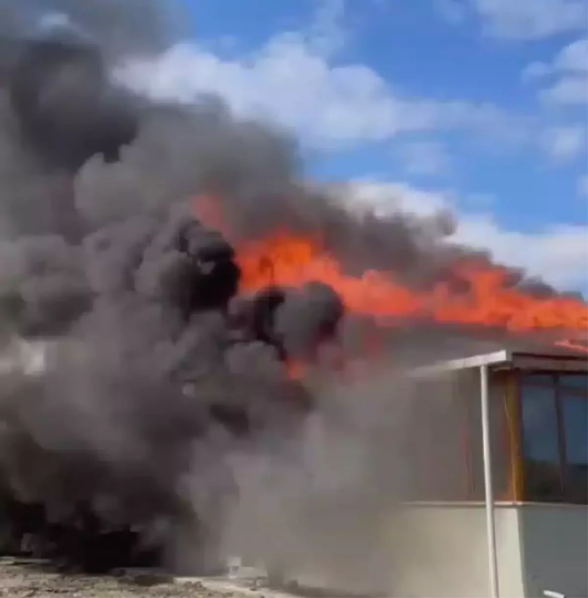 Çatalca\'da Yangın: Ev Kullanılamaz Hale Geldi