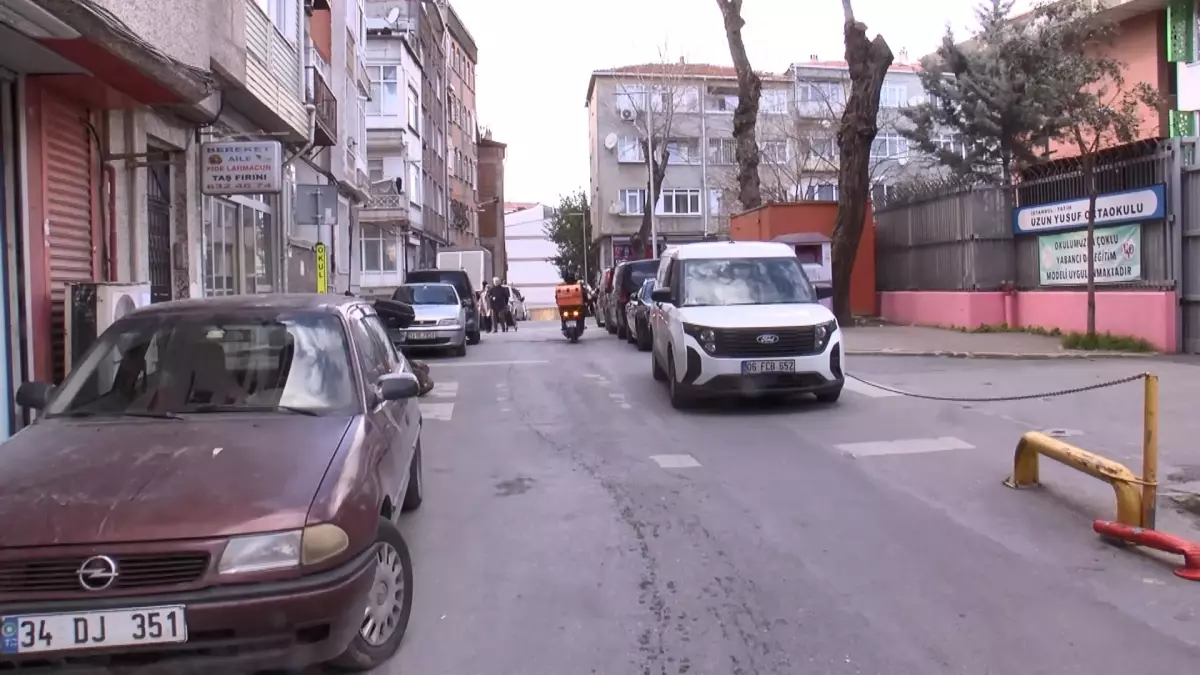 Fatih\'te Minibüs, Yaya Geçidindeki Kadına Çarptı