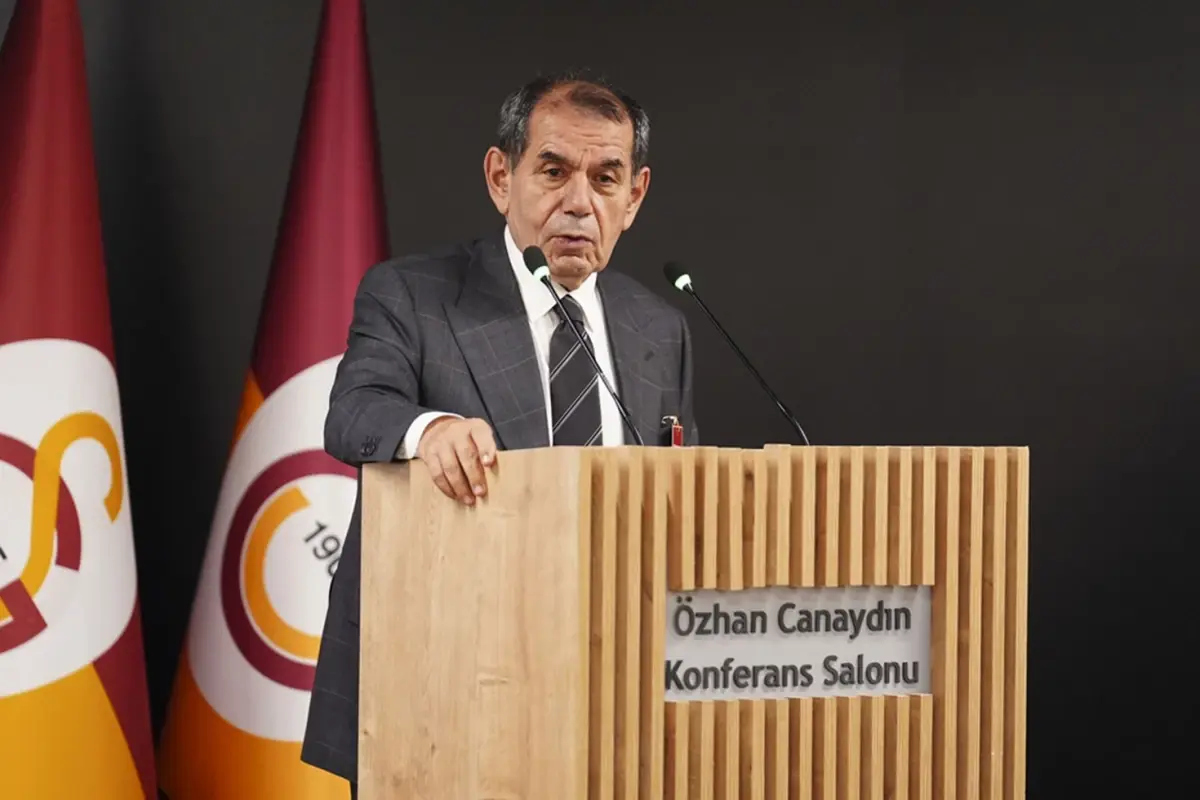 Galatasaray\'dan maç sırasında istifa çağrısı