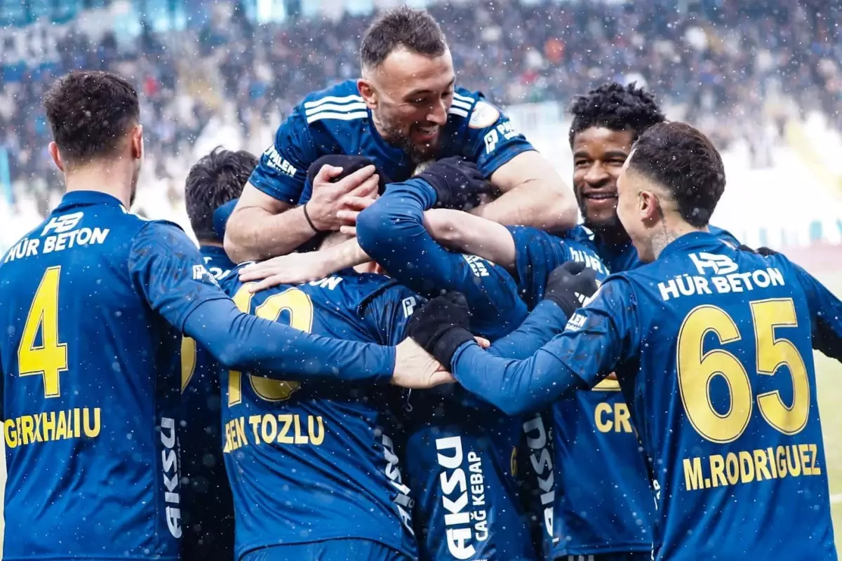 Geleni geçeni eziyorlar! Bu takım adım adım değil koşarak Süper Lig\'e geliyor