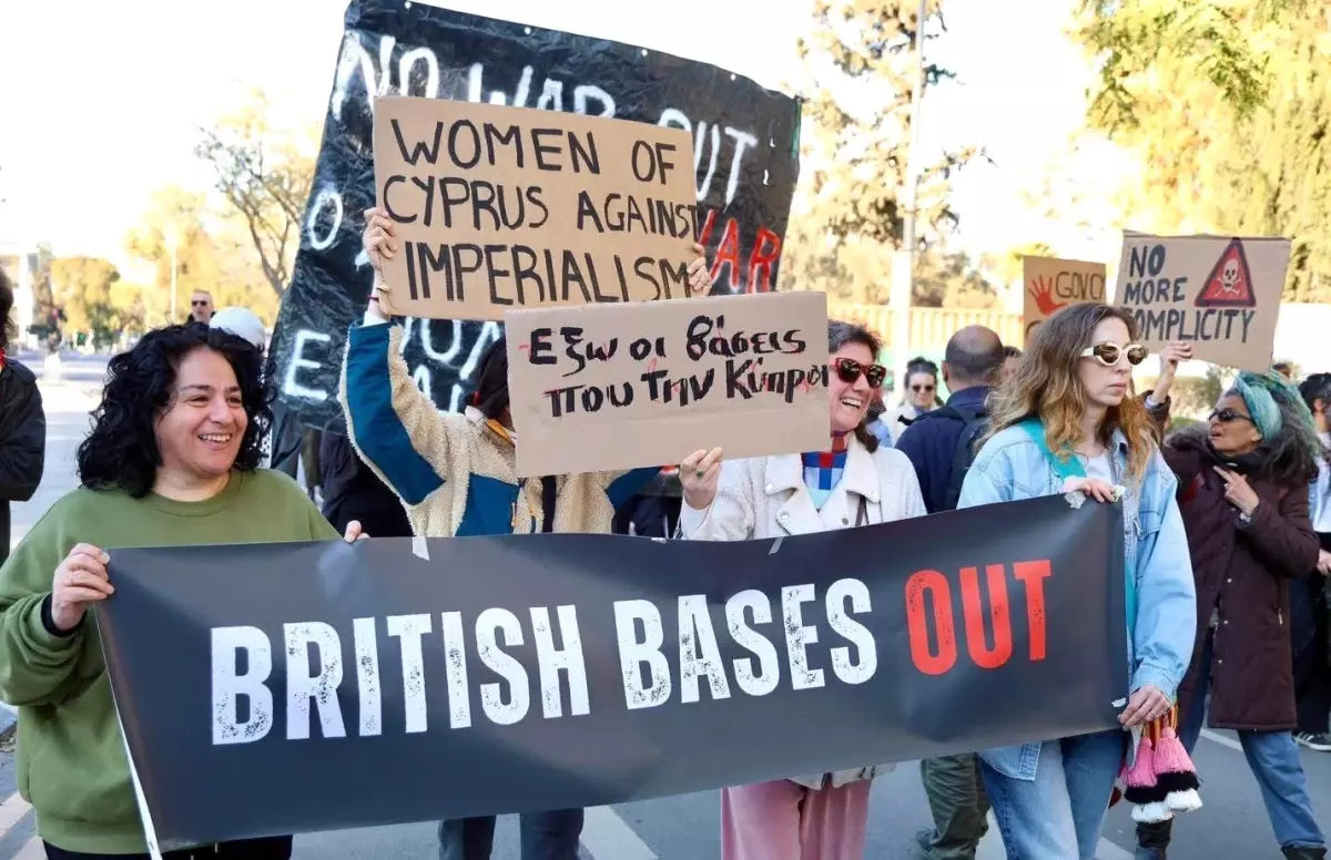 GKRY\'de İngiliz Üslerine Protesto