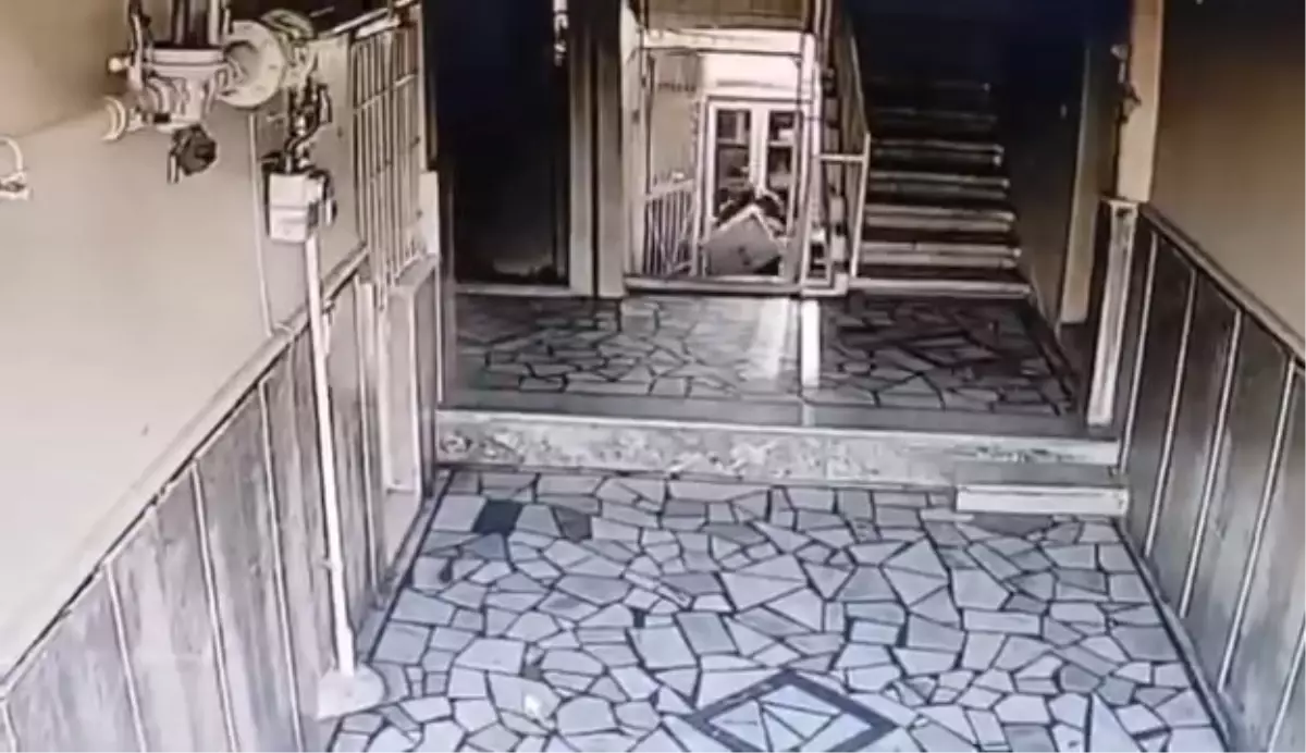 Diyarbakır\'da Şüpheli Testereyi Bıraktı