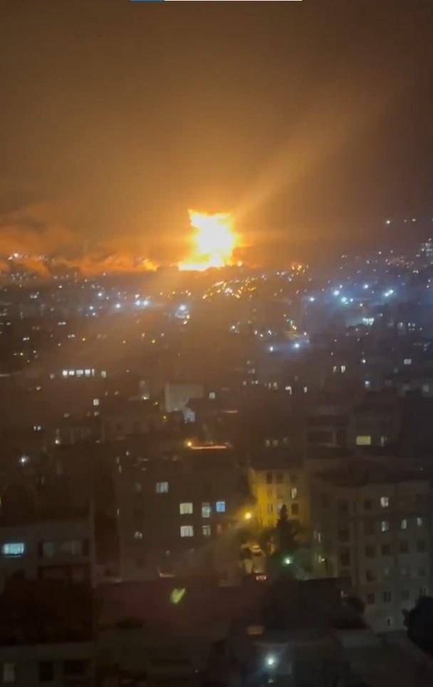 İran'ın başkenti Tahran'a yeni hava saldırısı! Şiddetli patlamalar yaşanıyor