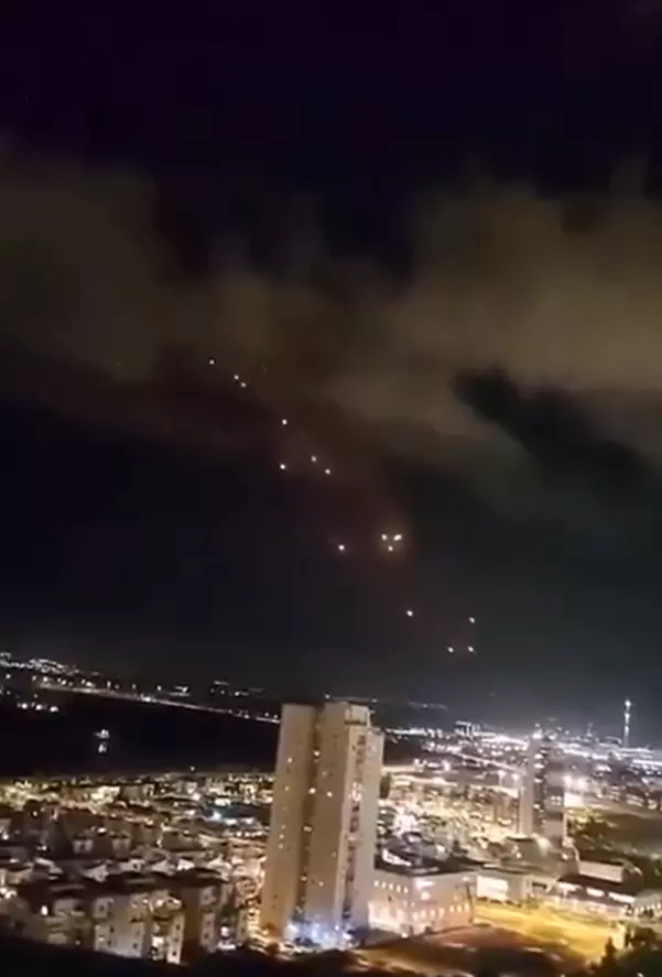 İran, Tel Aviv'i vuruyor! İşte Demir Kubbe'nin etkisiz kaldığı anlar