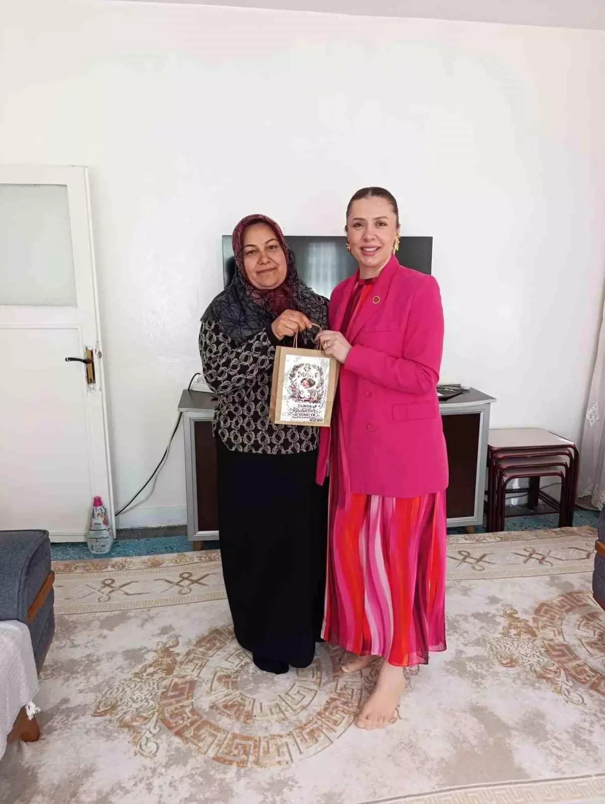 Kadınlar Günü Hediyeleri Dağıtıldı