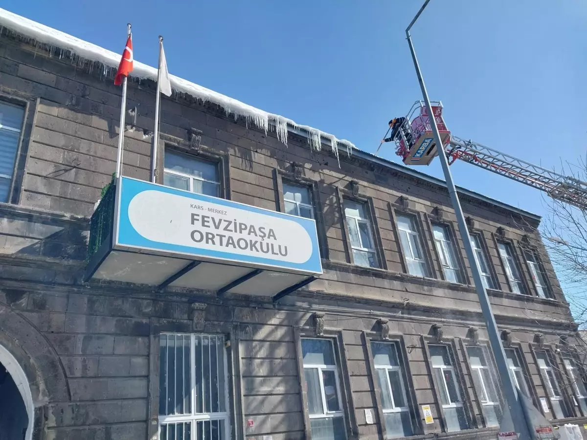 Kars\'ta Buz Sarkıtlarına Müdahale