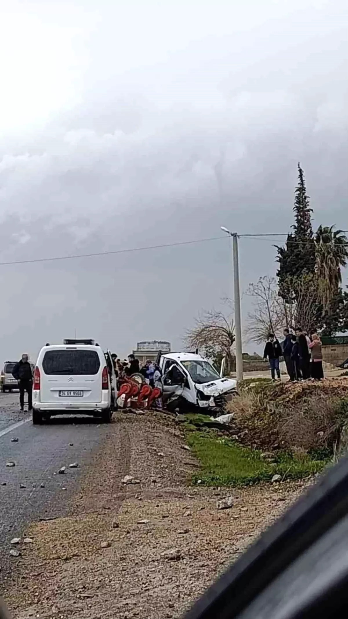 Nusaybin\'de Kamyonet Kazası: 3 Yaralı