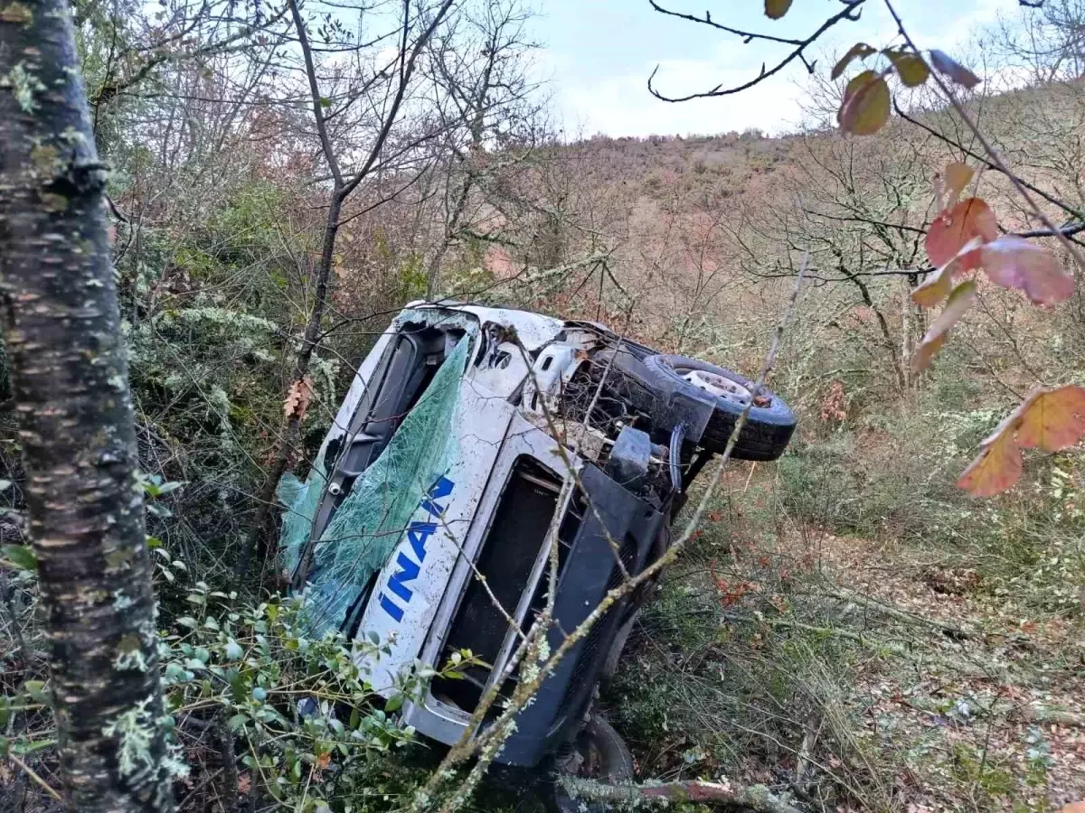 Bilecik\'te Servis Aracı Uçuruma Yuvarlandı