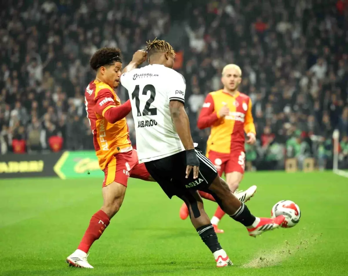 Beşiktaş - Galatasaray Maçı Başladı