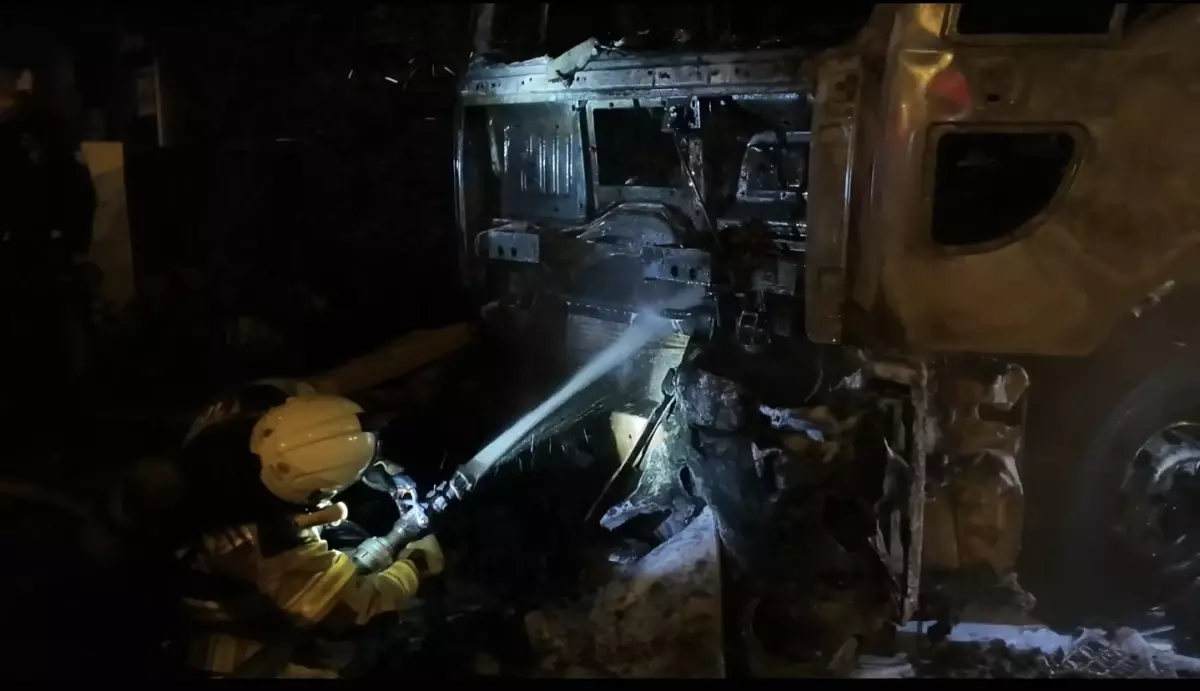 Tuzla\'da TIR Yangını