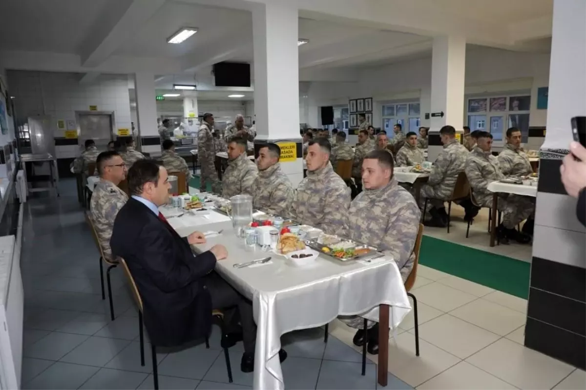 Vali Işın, Askerlerle İftar Sofrasında