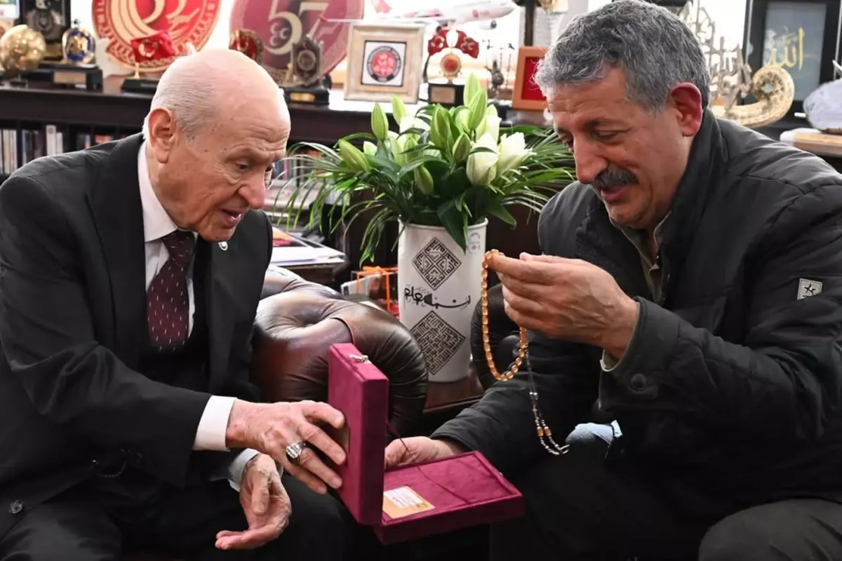 Yönetmen Gani Rüzgar Şavata, MHP Lideri Bahçeli\'yi ziyaret etti