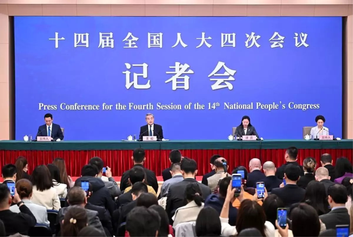 Çin Dışişleri Bakanı\'ndan Dış Politika Açıklamaları