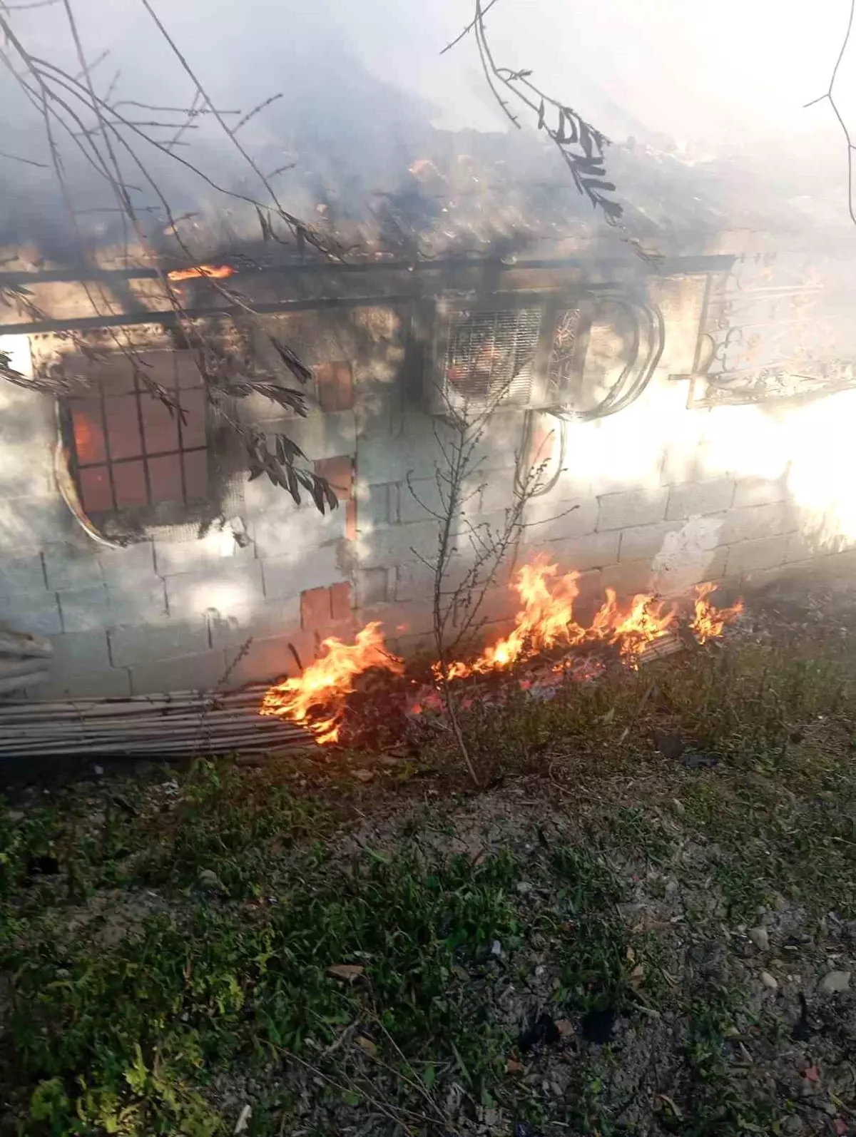 Antakya\'da müstakil ev alevlere teslim oldu