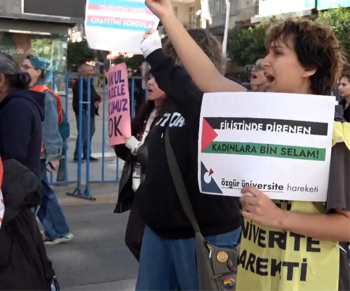 Antalya\'da Kadınlar Günü Yürüyüşü