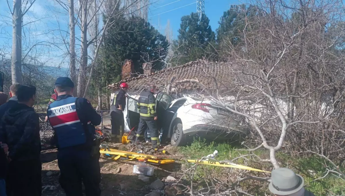 Aydın\'da feci kaza: 2 ölü, 1 ağır yaralı