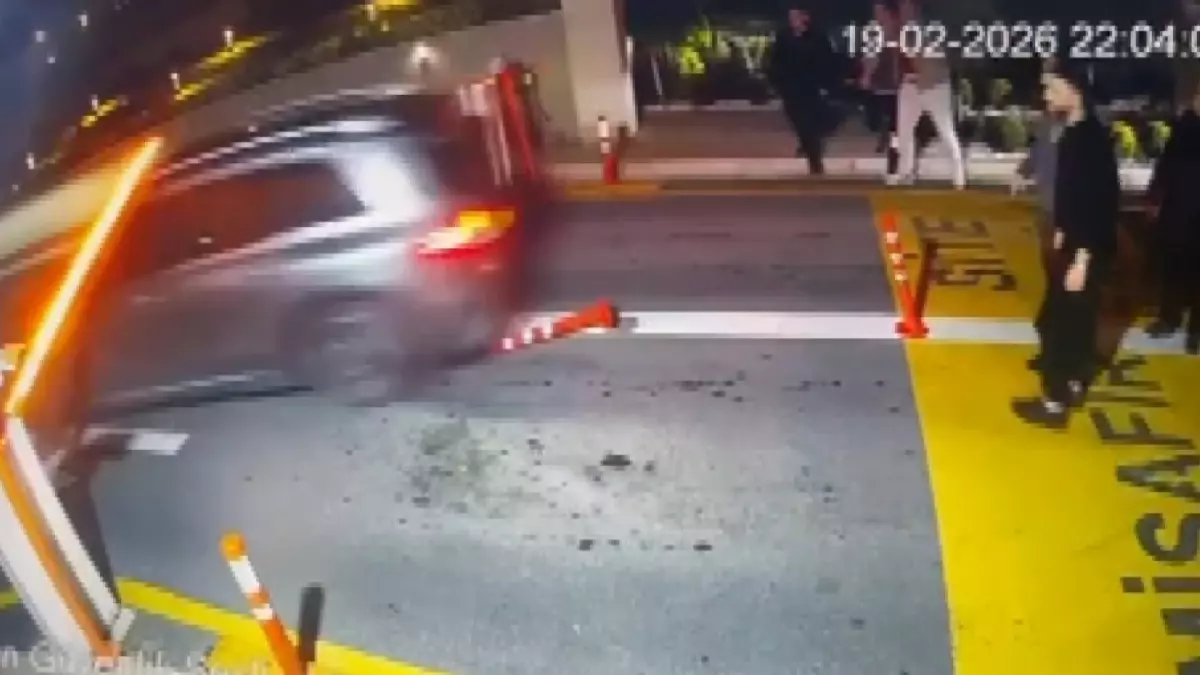 Beylikdüzü\'nde Trafikte Silah Çekme Olayı