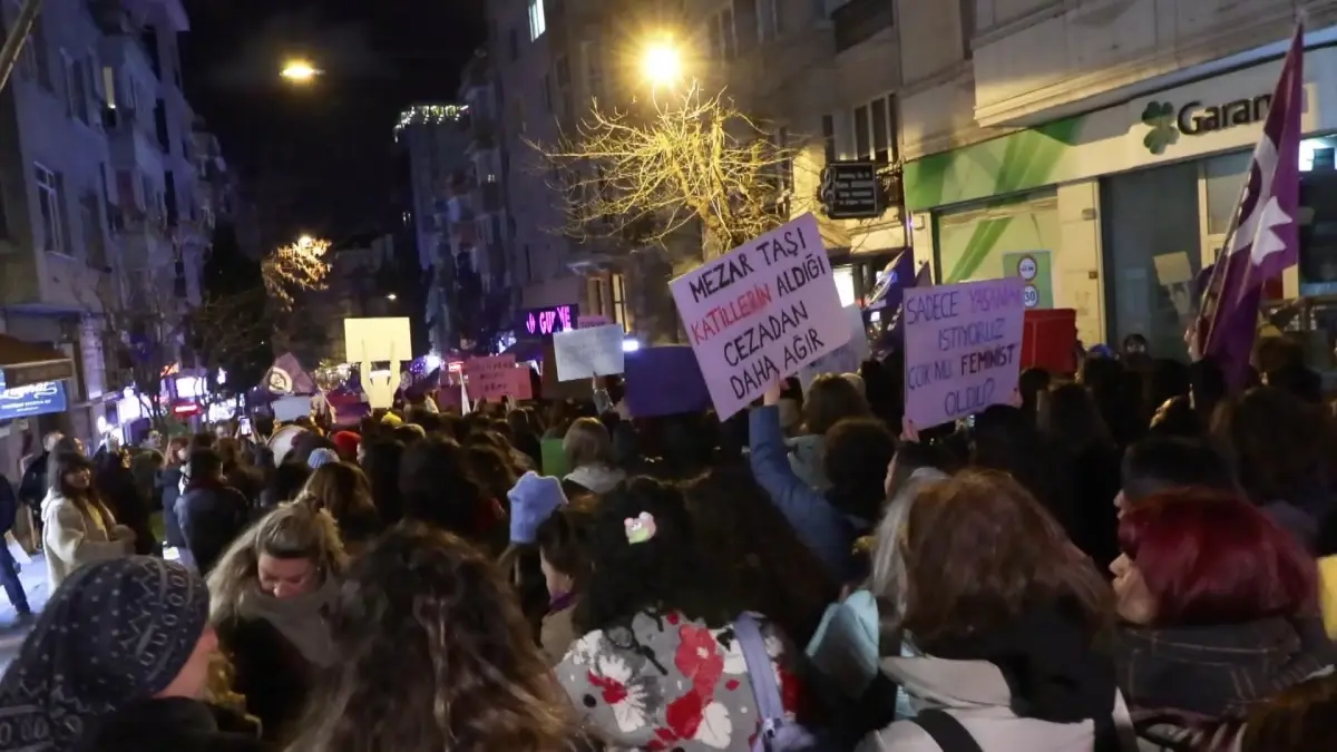 24. Feminist Gece Yürüyüşü Beyoğlu\'nda Yapıldı