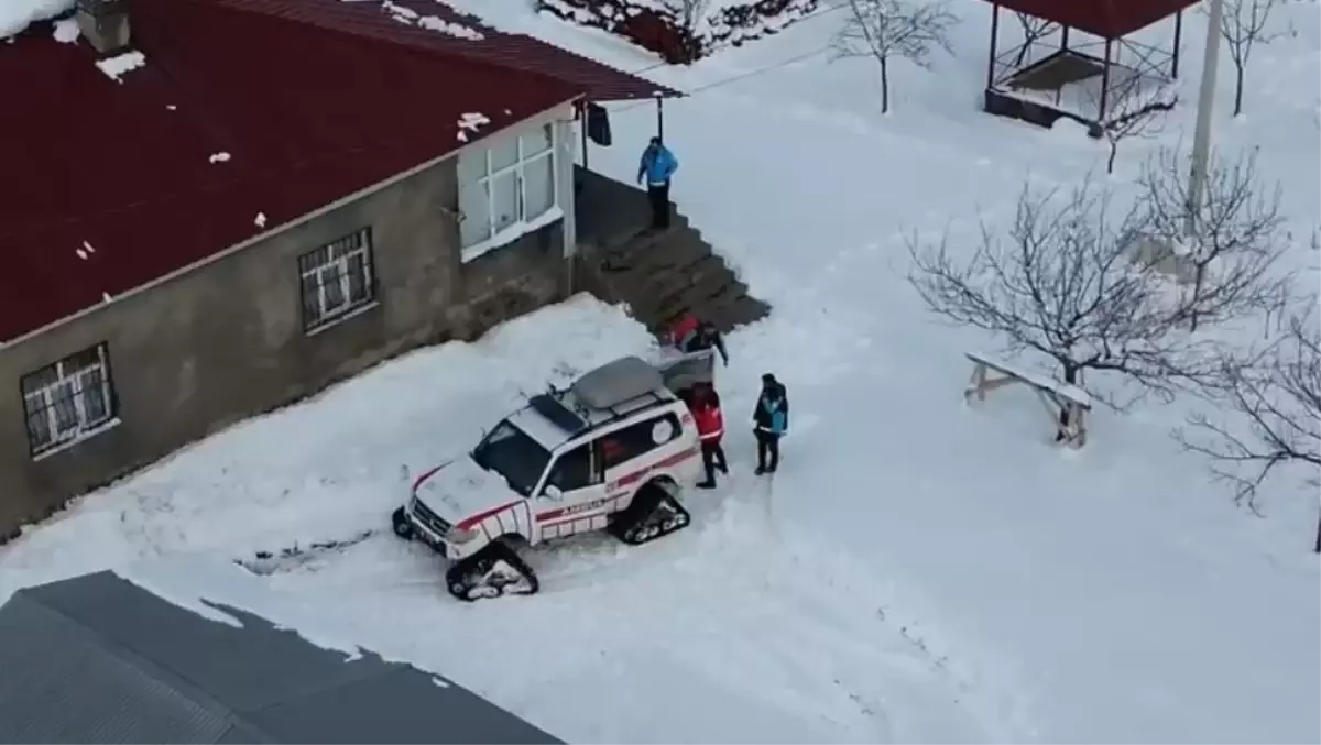 Kar Ambulanısıyla Hastaneye Ulaştırıldı