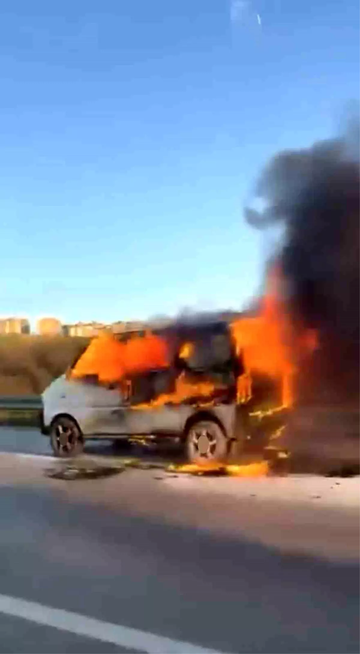 Bursa\'da Hafif Ticari Araç Yangını