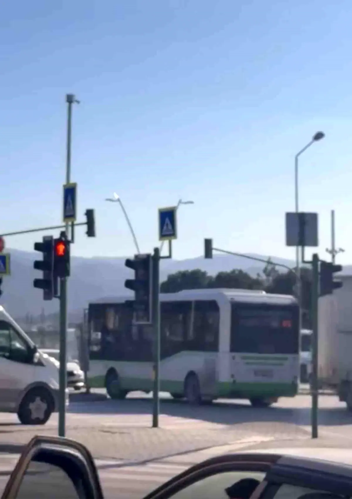 Bursa\'da Otobüs Ters Şeride Girdi