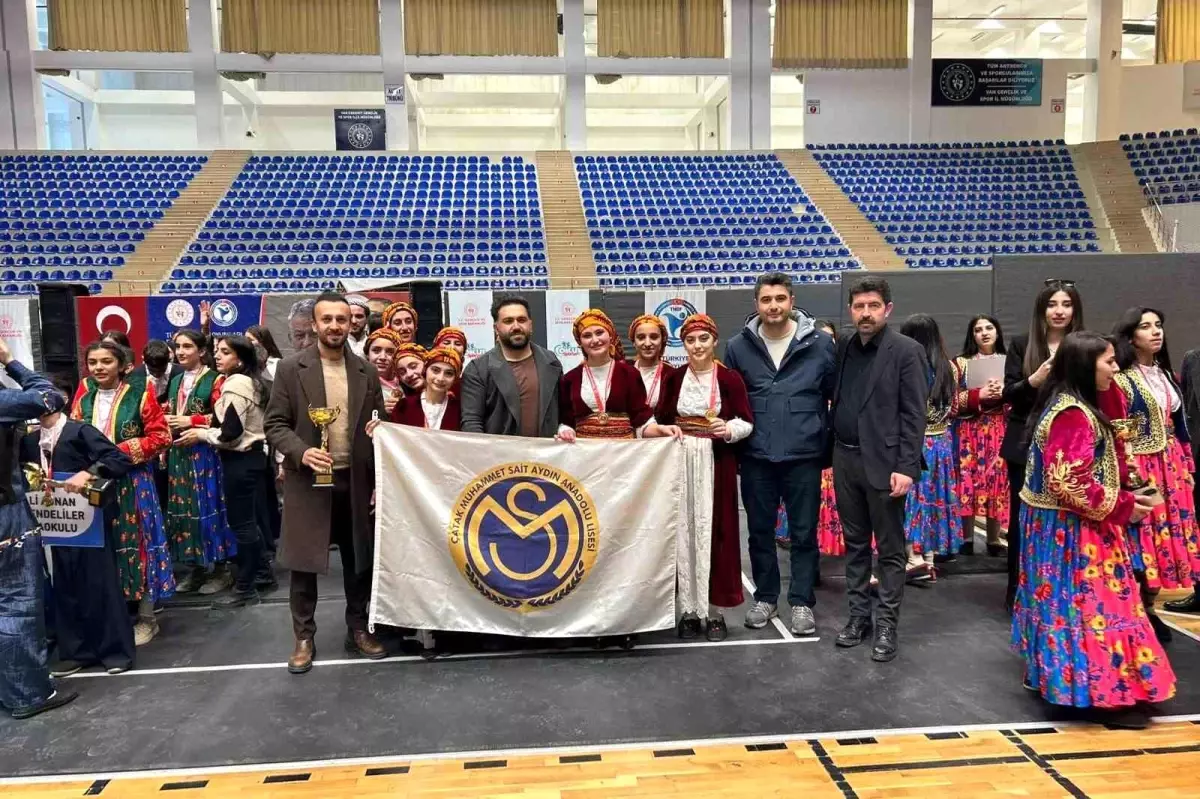 Çataklı Öğrenciler Halkoyunları Yarışmasında Başarılar Elde Etti