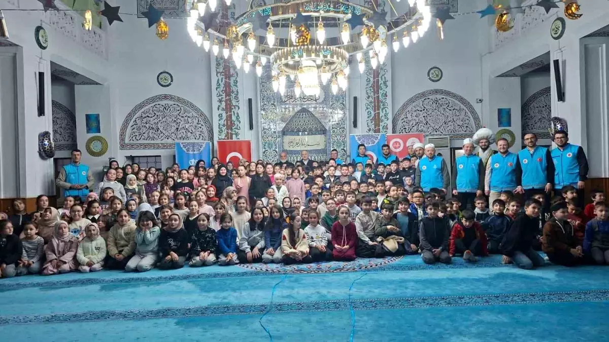 Devrek\'te Çocuklar İçin İftar Programı