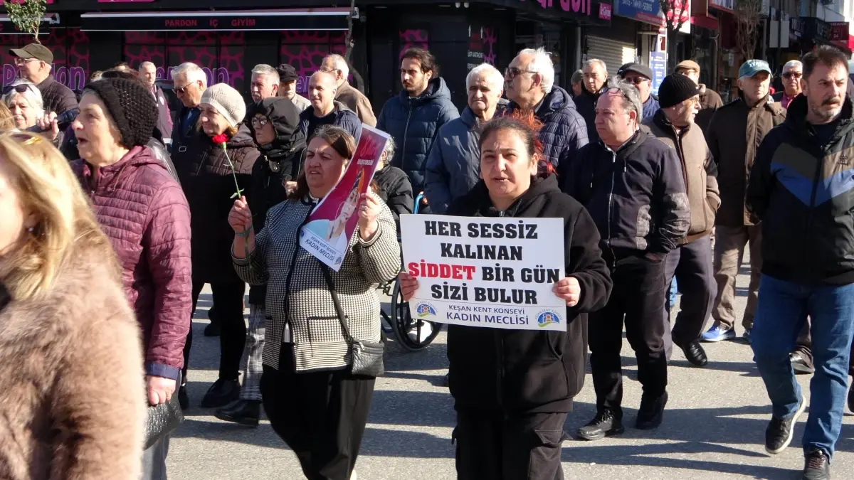 Keşan\'da Kadınlar 8 Mart Dünya Kadınlar Günü İçin Yürüyüş Düzenledi