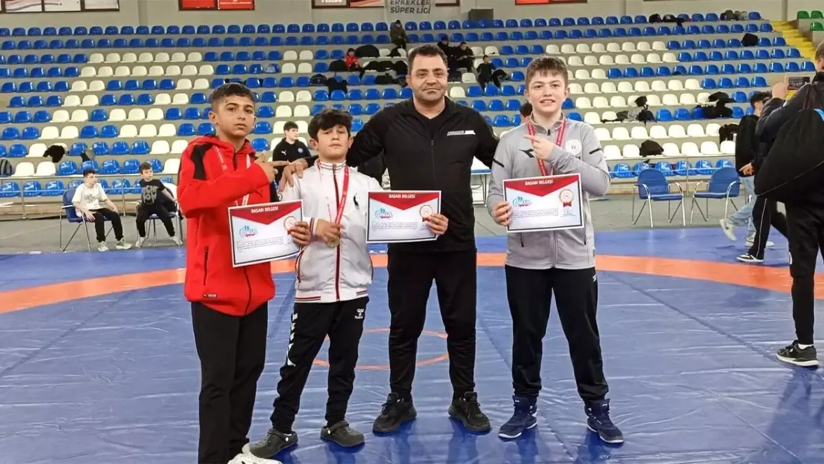 Erzincanlı Güreşçilerden Başarı
