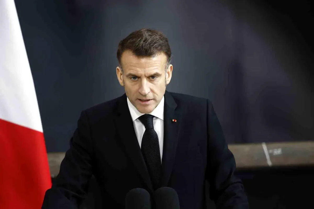 Macron ve Pezeşkiyan\'dan Telefon Görüşmesi