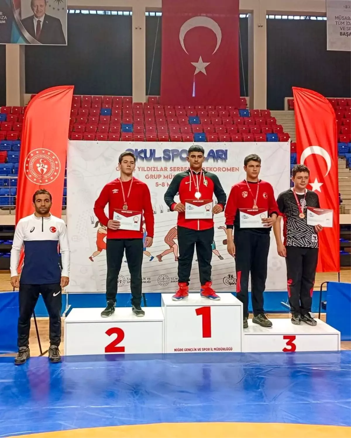 Manavgat Belediyesi Güreş Kulübü sporcuları, Niğde\'den derecelerle döndü